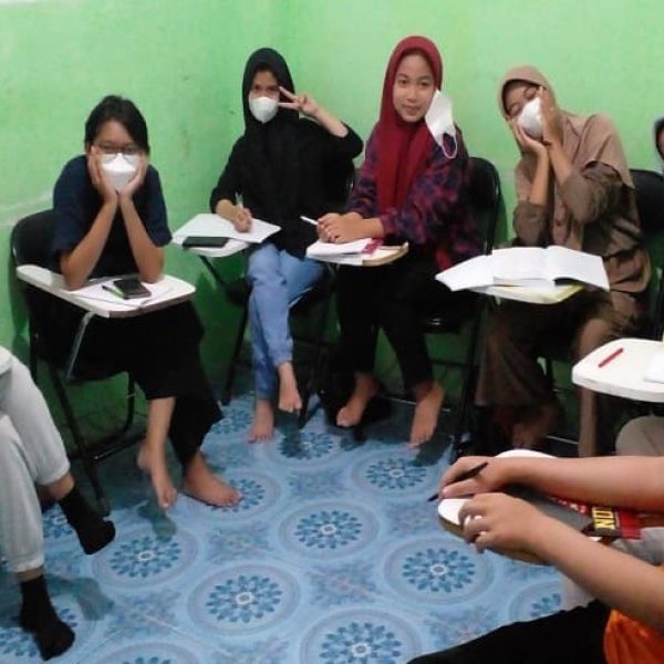 KEGIATAN BELAJAR DI LKP CAHAYA PRESTASI